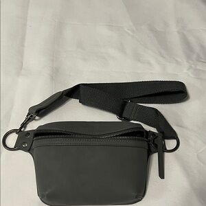 Universal Thread Black Crossbody Bag